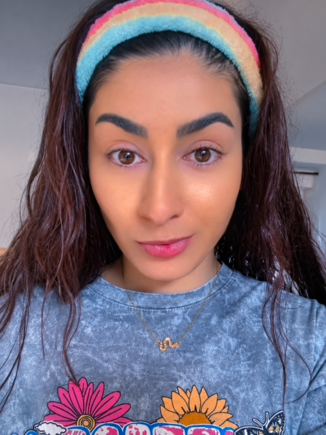 Portrait de Laurie avec des cils naturels